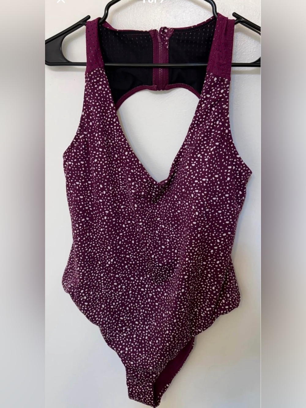 XL Nike Women's Water Dots
Open-Back One-Piece
Swimsuit